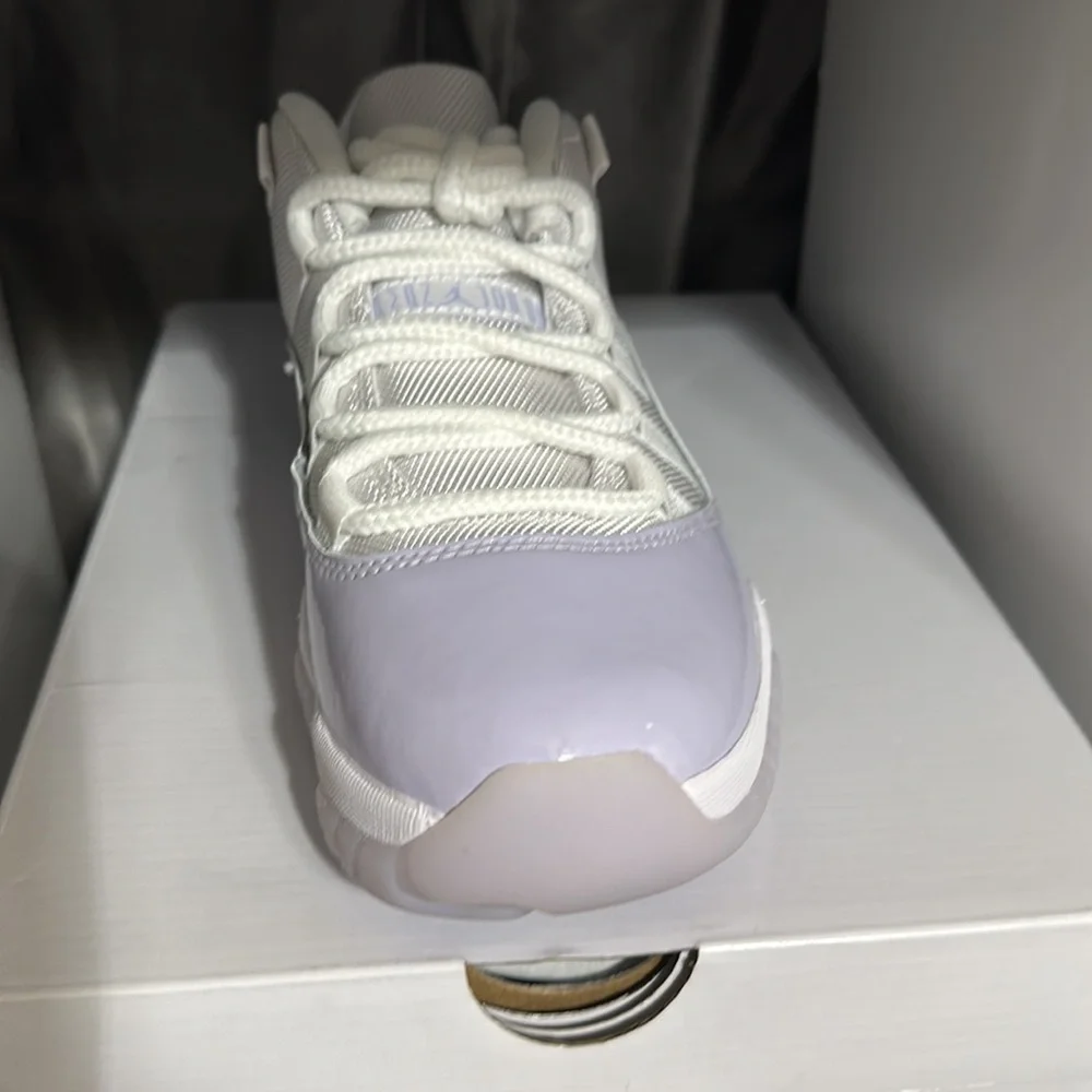 Women’s air Jordan 11 retro low - Picture 2 of 4